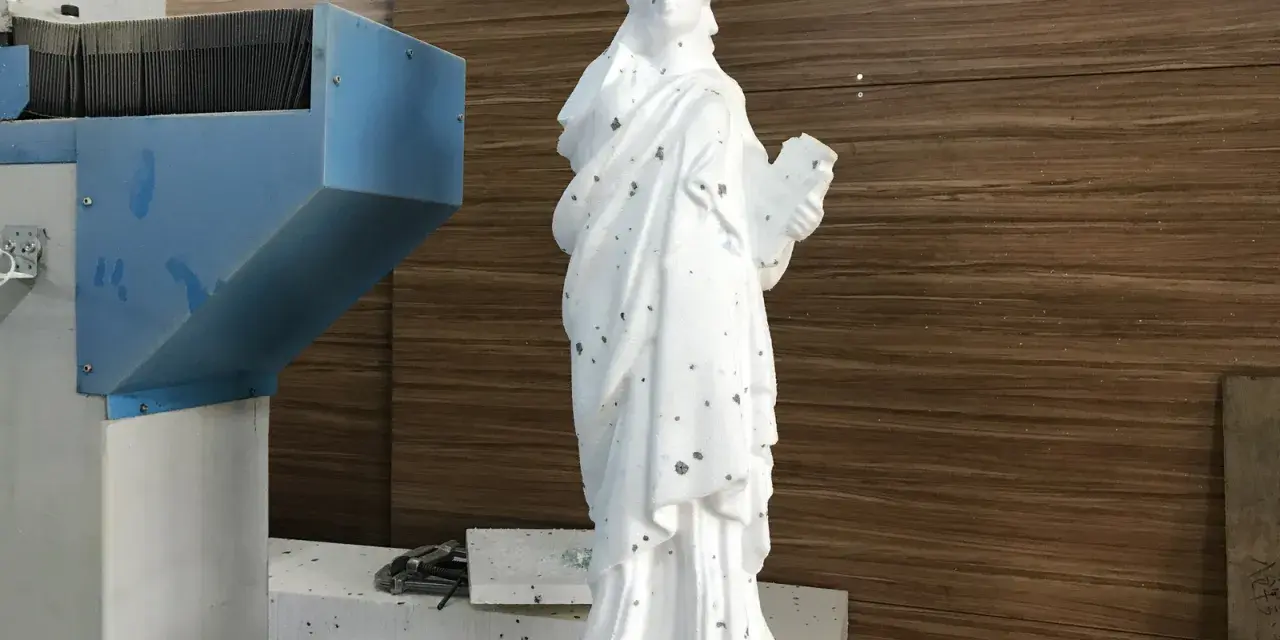 Styropianowe rzeźby: Od DIY do reklamy 3D. Kompletny przewodnik
