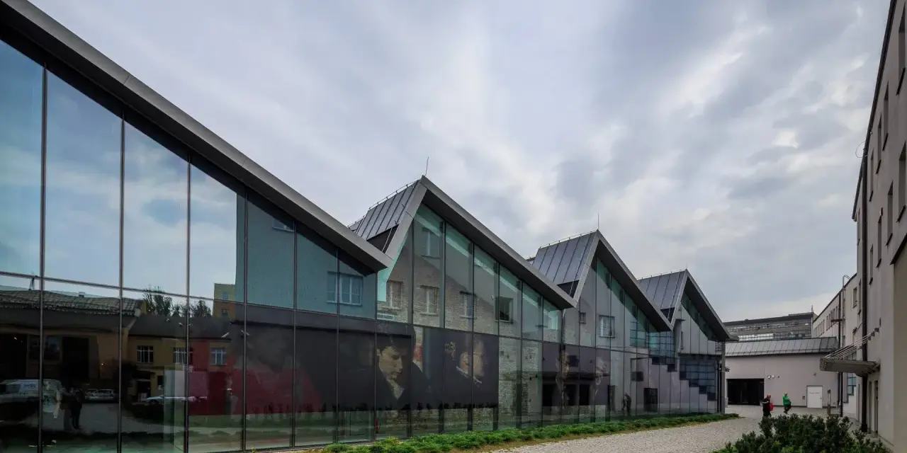 Muzeum Sztuki Nowoczesnej Kraków? MOCAK i MNK: Twój przewodnik