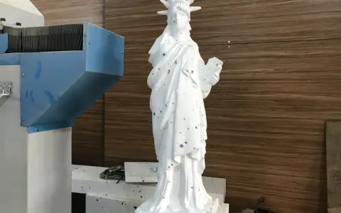 Styropianowe rzeźby: Od DIY do reklamy 3D. Kompletny przewodnik