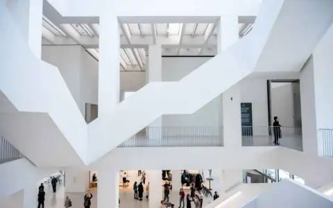 Warszawa: Galerie sztuki nowoczesnej za darmo? Twój przewodnik!