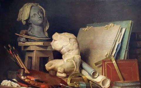 Studium artysty w stylu neoklasycyzm: popiersie, tors, paleta z farbami, pędzle, księgi i przybory kreślarskie.