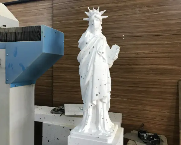Styropianowe rzeźby: Od DIY do reklamy 3D. Kompletny przewodnik
