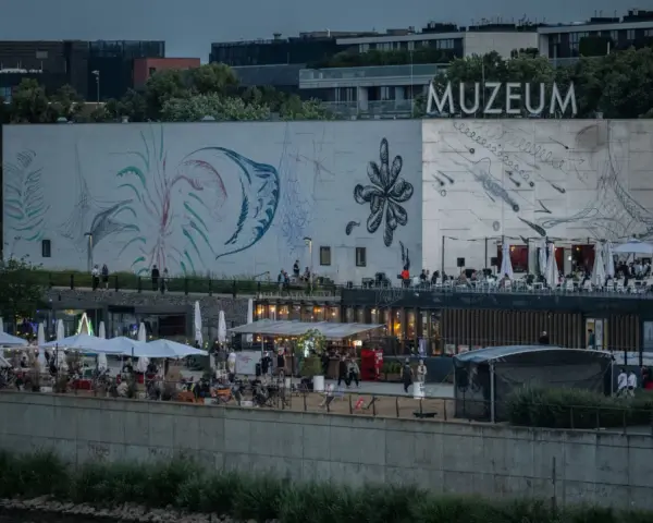MSN Warszawa: Nowa siedziba na Placu Defilad i co z pawilonem nad Wisłą?