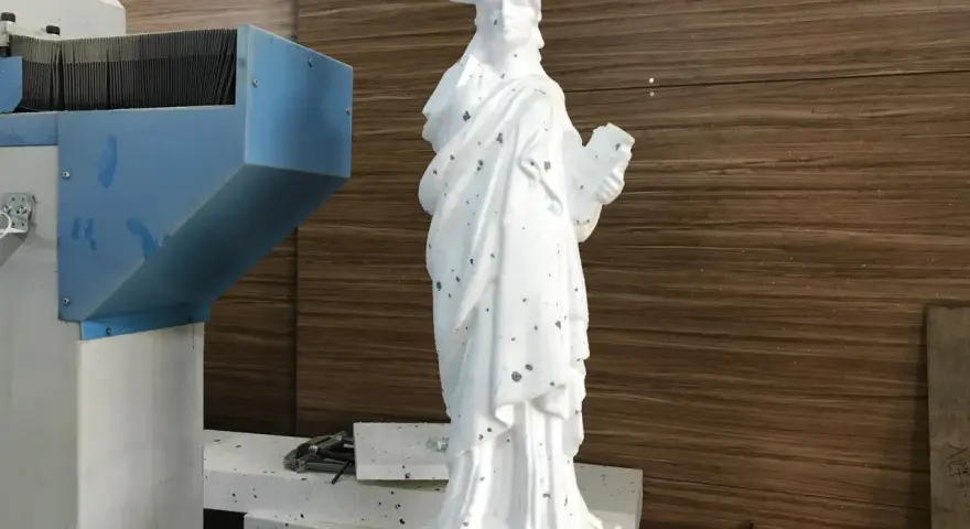 Styropianowe rzeźby: Od DIY do reklamy 3D. Kompletny przewodnik