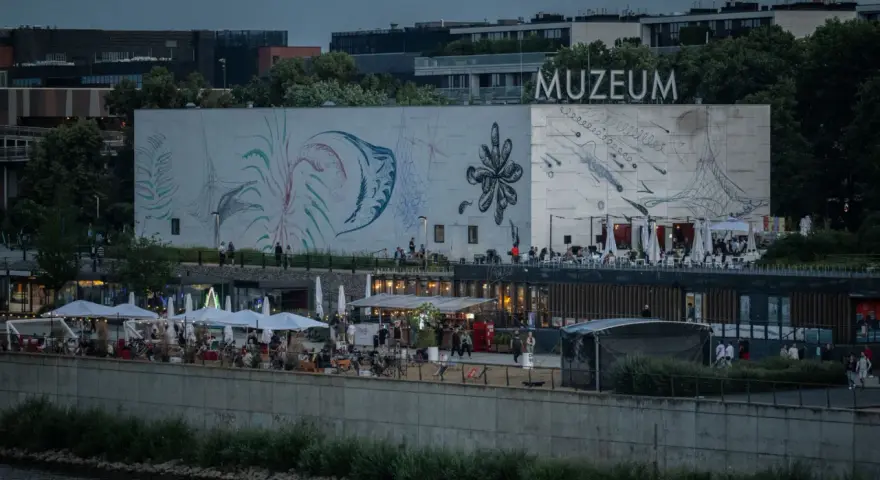 MSN Warszawa: Nowa siedziba na Placu Defilad i co z pawilonem nad Wisłą?
