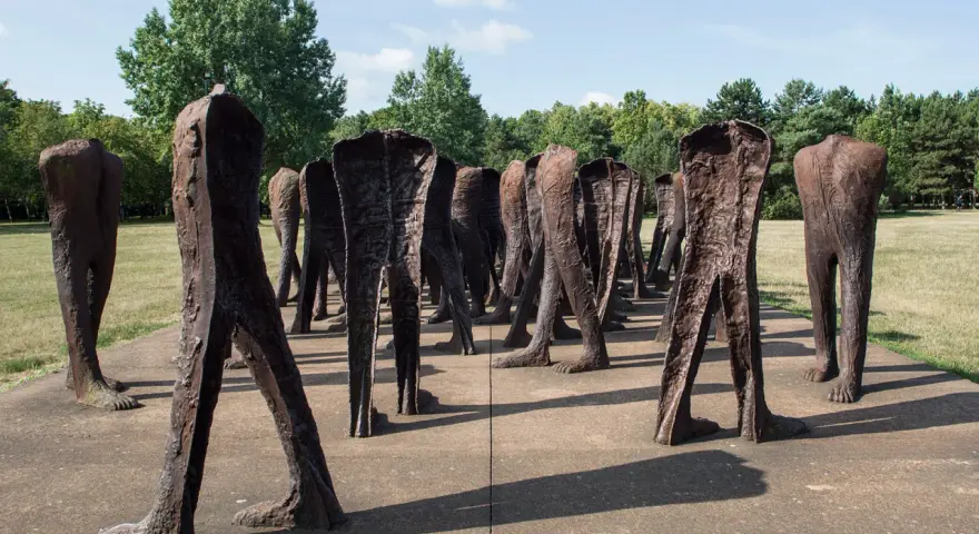 Nierozpoznani Abakanowicz: Co kryją bezgłowe rzeźby w Poznaniu?