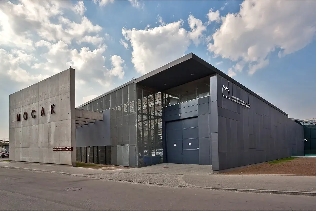 MOCAK Muzeum Sztuki Wsp&oacute;łczesnej Krak&oacute;w z zewnątrz