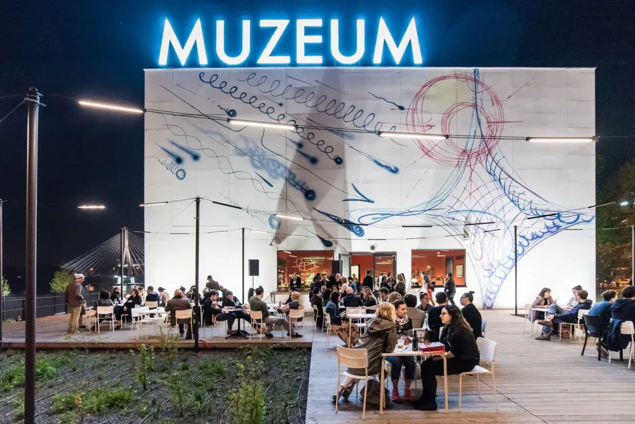 Muzeum Sztuki Nowoczesnej Plac Defilad wnętrze